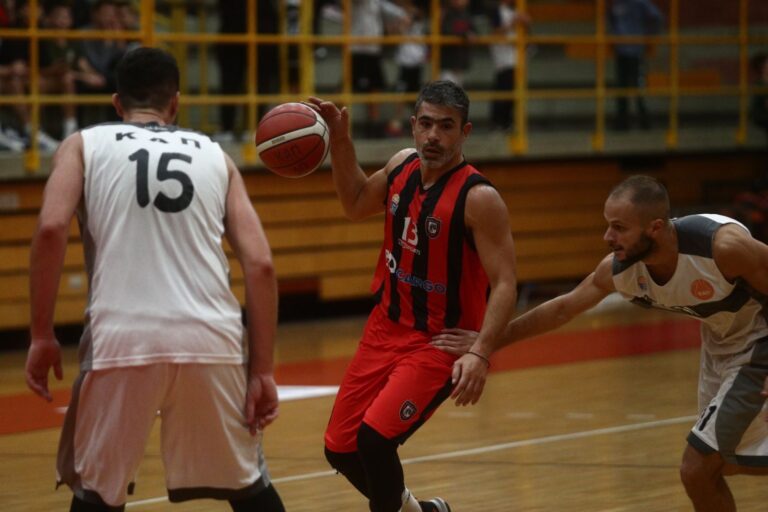 Όταν η μπάλα «καίει», ο Γκόβας φωνάζει «παρών»!