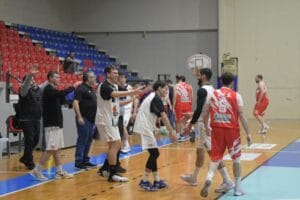 Φιλικό; Μόνο στα χαρτιά… Ένταση και συρράξεις στο ΕΑΠ – Βαρθολόμιο, σε ένα ”ροκ” παιχνίδι