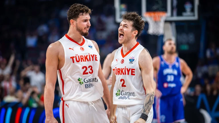 Eurobasket 2025: Πήρε τη ματσάρα και την πρωτιά η Τουρκία, βομβάρδισε στην Τσεχία η Λετονία